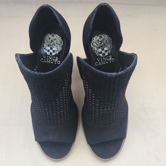 NIB Vince Camuto Fritzey Booties - Picture 2 of 7